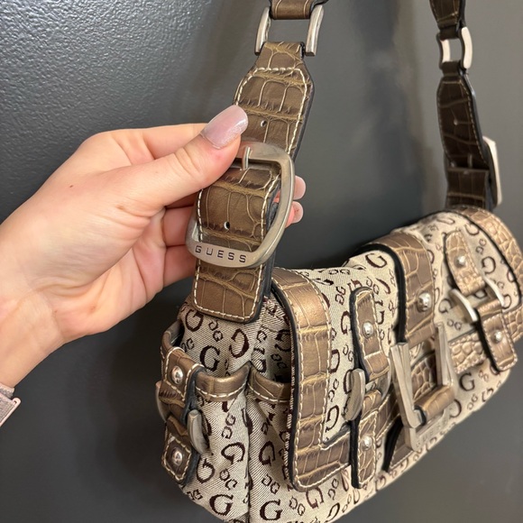❌❌SOLD❌❌Vintage y2k Guess Purse - Picture 3 of 11